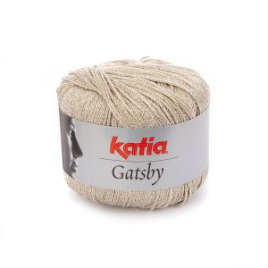 Katia Gatsby is een schitterend viscose garen met zilver en goud gemetalliseerd effect. Met Gatsby kunnen elegante vrouwelijke truien en opengewerkte tops gemaakt worden