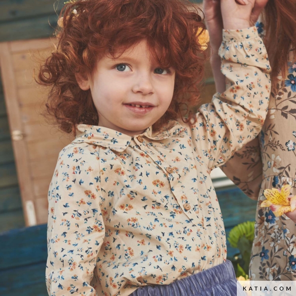 Door zijn zachtheid en 100% katoensamenstelling is de katoenen popeline stof Pansy Flowers van Katia Fabrics een ideale stof om babykleding en accessoires te naaien, evenals blouses en jurken voor meisjes of vrouwen
