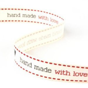 Leuk 100% polyester lint 15 mm breed met de tekst Handmade With Love om al je zelf gemaakte creaties te voorzien van een label