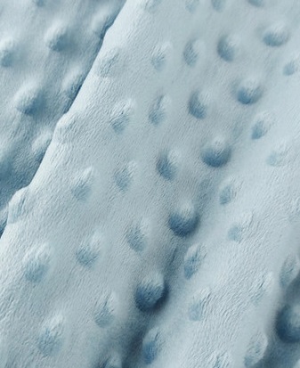 Katia Minky fleece stof is super comfortabel en heerlijk zacht. De stof wordt gebruikt voor het maken van dekentjes, babynestjes en kleding. 