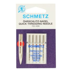 De Schmetz Quick threading of handicapnaald heeft een dun sleufje aan de zijkant van het naaldoog zitten waar u de draad in kunt trekken. Erg handig voor slechtzienden