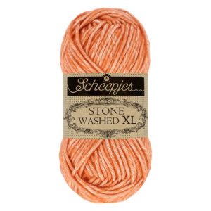 Scheepjes Stone Washed XL: het katoenen garen met een robuuste naam en zachte, wolachtige "feel" geeft alle haakprojecten een stoer en eigentijds uiterlijk.