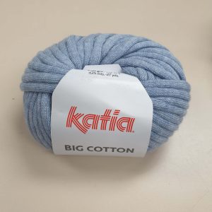 Katia Big Cotton is een zacht modern dik garen. Ideaal voor het maken van tassen, woonaccessoires en kledingstukken. Gemakkelijk om mee te breien.