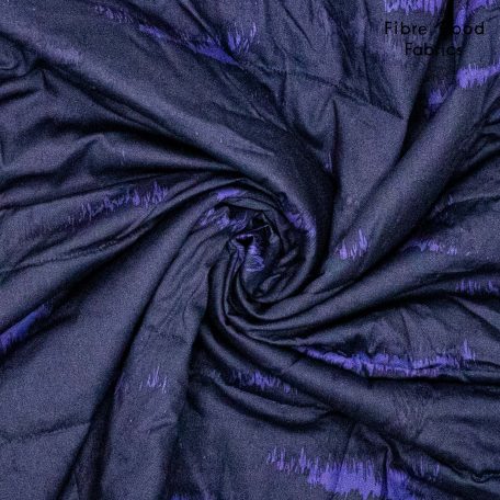 Deze geweven poplin quiltstof is gemaakt van 100% katoen en biedt een uitstekende combinatie van warmte en comfort en wordt gebruikt voor Fibre Mood model Anica