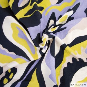 De Rayon Voile Print Indian stof van Katia Fabrics valt op door zijn zachtheid, lichtheid, elegante drapering en frisse draagervaring.