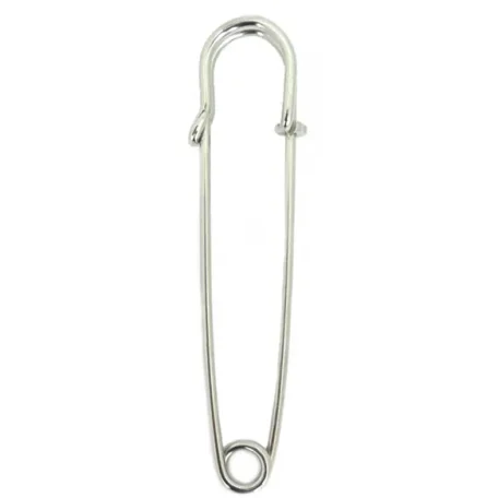 De speld is handig om een kilt of sjaal op zijn plaats te houden, maar hij kan ook enkel decoratief worden gebruikt, bijvoorbeeld op een tas of muts.