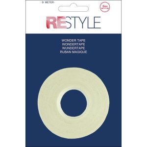 Dit ReStyle wondertape is transparant, 6mm breed en dubbelzijdig plakbaar, waardoor het een ideaal tape is om tijdelijk materialen vast te plakken, voordat het vastgenaaid wordt.