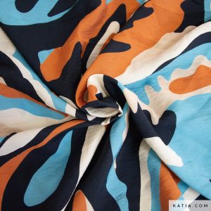 De Rayon Voile Print Africa stof is ideaal voor een verscheidenheid aan kledingstukken, van jurken tot blouses en rokken, en is perfect geschikt voor het maken van dameskleding