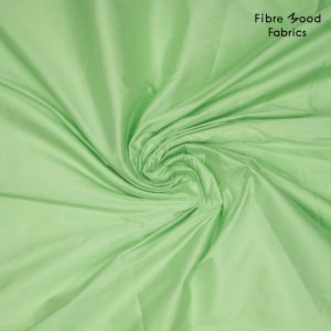 Deze polyester taffeta lichtgewicht en shiny stof wordt gebruikt voor Fibre Mood model Star en is duurzaam gemaakt volgens de OEKO-TEX Standard 100