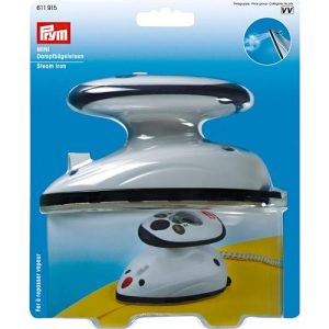 Ontdek het Prym Mini Persstrijkijzer 611915. Compact, met stoomfunctie en geschikt voor 110V én 220V. Perfect voor naaien, quilten en reizen.