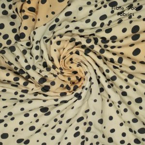 Deze geweven modal/polyester stof met hyena print wordt gebruikt voor Fibre Mood modellen Tavio en Ember en is duurzaam gemaakt volgens de OEKO-TEX Standard 100