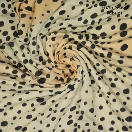 Deze geweven modal/polyester stof met hyena print wordt gebruikt voor Fibre Mood modellen Tavio en Ember en is duurzaam gemaakt volgens de OEKO-TEX Standard 100