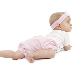 Ontdek het Annie Do It Yourself naaipatroon pofbroek nr. 20. Een duidelijk en leuk patroon om zelf een comfortabele pofbroek te naaien. Perfect voor beginners én ervaren naaisters.