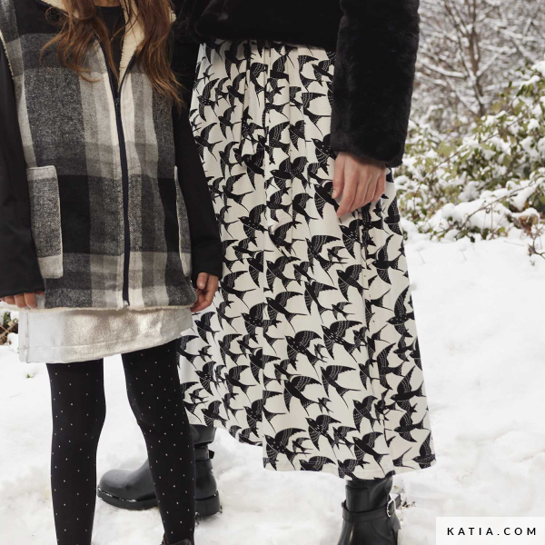 Deze Katia Flying Dreams B&W viscose van 95% viscose en 5% elastaan is het perfect voor het naaien van jurken, T-shirts en blouses met een elegante drapering