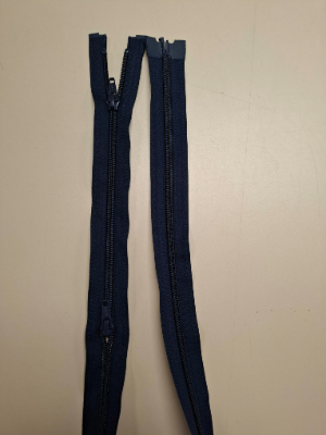 Dubbel deelbare ritsen, ook wel tweeweg ritsen genoemd, worden met name gebruikt voor jassen, jacks, vesten, tassen en koffers