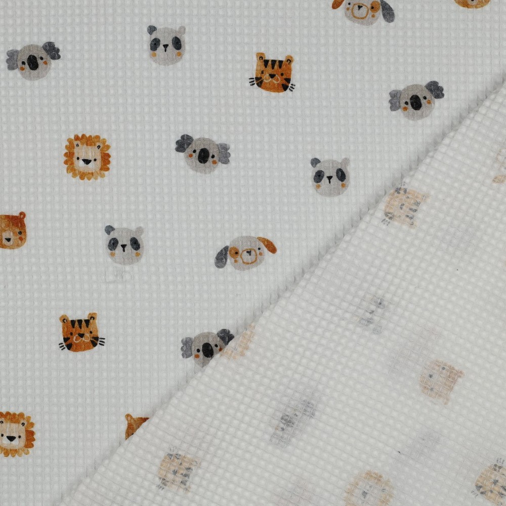 Koop wafelkatoen wit met digitale dierenprint bij Sisters stoffen & fournituren. Perfect voor babydekens, omslagdoeken en accessoires.