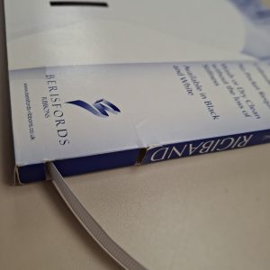 Rigilene baleinenband 12 mm wit kopen? Stevige, flexibele balein voor korsetten en bruidsjurken. Bestel eenvoudig online bij Sisters stoffen & fournituren.