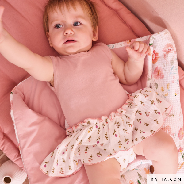 Zachte bloemen mousseline van katoen van Katia Fabrics. Perfect voor babykleding, jurken en accessoires. Luchtig, ademend en makkelijk te naaien.