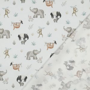 Fine poplin stof met digitale safari dieren print op off-white. Licht, soepel en perfect voor kinderkleding en accessoires. Shop nu!