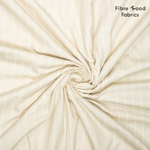 Stof voor Fibre Mood model Bryn kopen? Kies deze poplin katoen met strepen in de kleur wit-beige met OEKO-TEX Standard 100 certificering.