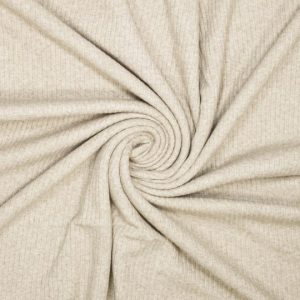 Deze stijlvolle gestreepte gebreide stof combineert een moderne uitstraling met optimaal draagcomfort. Ideaal voor kledingstukken die comfortabel zitten én mooi in model blijven.