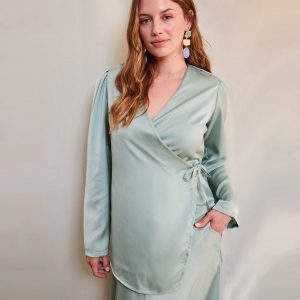 Ontdek Techno Silk satijnstof van Katia Fabrics. Luxe zijde-look met subtiele glans, soepelvallend en perfect voor jurken, blouses en feestkleding.