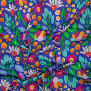 Karina + Kind poplin katoen met digitale print Flowers. Zachte, soepele katoen met kleurrijke print. Perfect voor kinder- en dameskleding.