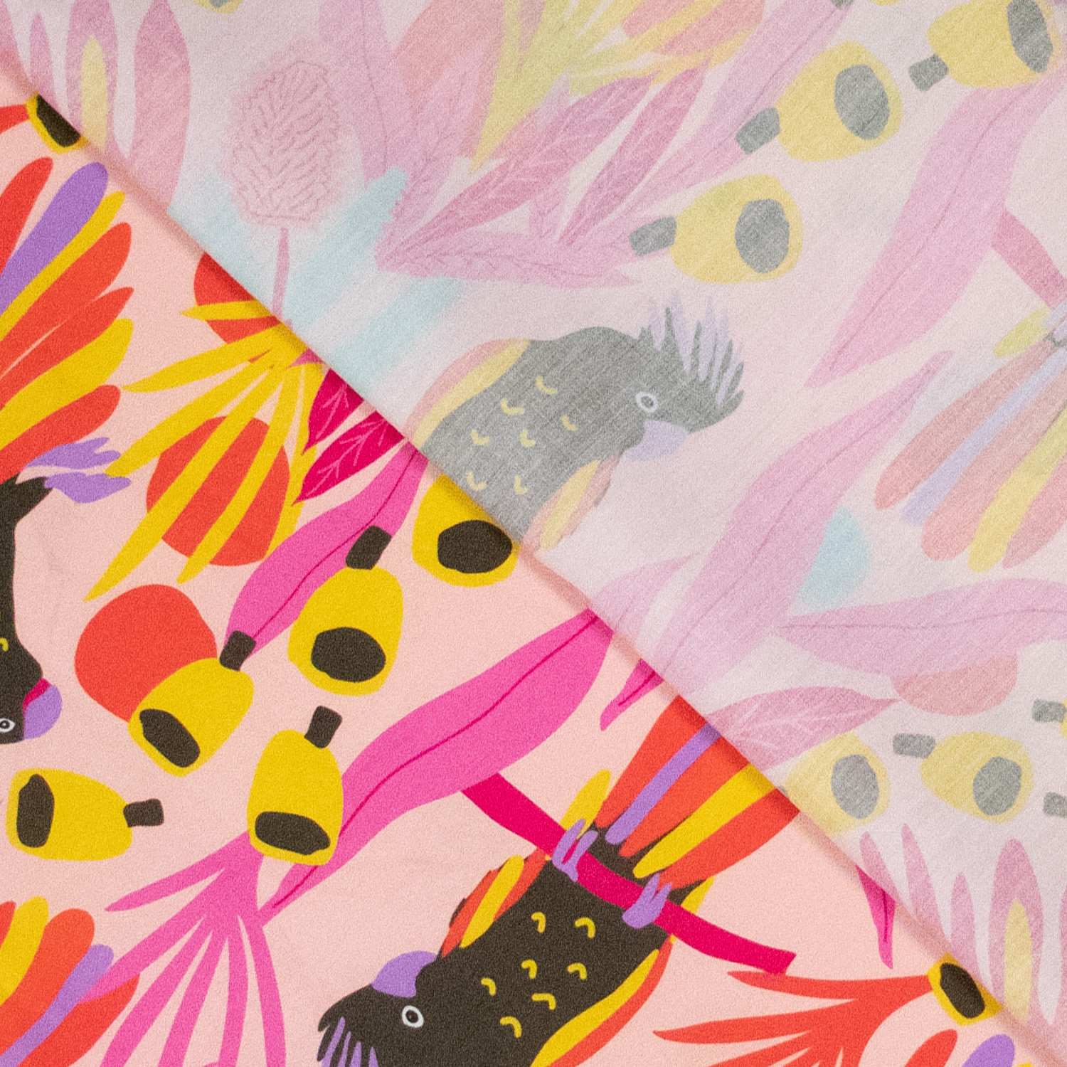 Karina + Kind poplin katoen met digitale print Parrot. Zachte, soepele katoen met kleurrijke print. Perfect voor kinder- en dameskleding.
