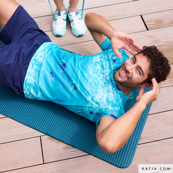 Ontdek de Cahuama Sport technische sportstof van Katia Fabrics met zeeschildpaddenprint. Licht, elastisch, ademend en sneldrogend voor sportkleding en activewear.