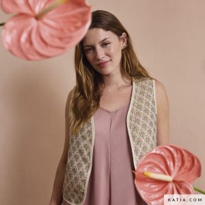 Ontdek Techno Silk satijnstof van Katia Fabrics. Luxe zijde-look met subtiele glans, soepelvallend en perfect voor jurken, blouses en feestkleding.
