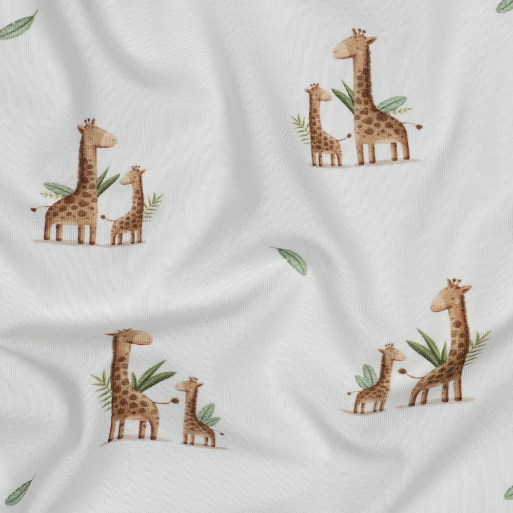 Zachte Poppy jersey met digitale girafprint op wit. Rekbare en comfortabele stof, ideaal voor baby-, kinder- en dameskleding