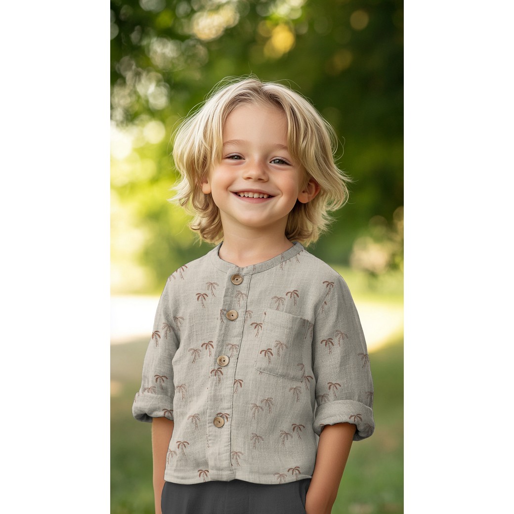Duurzame double gauze van biologisch katoen met palmboomprint. GOTS en OEKO-TEX gecertificeerd, zacht, ademend en ideaal voor kleding en babyproducten.