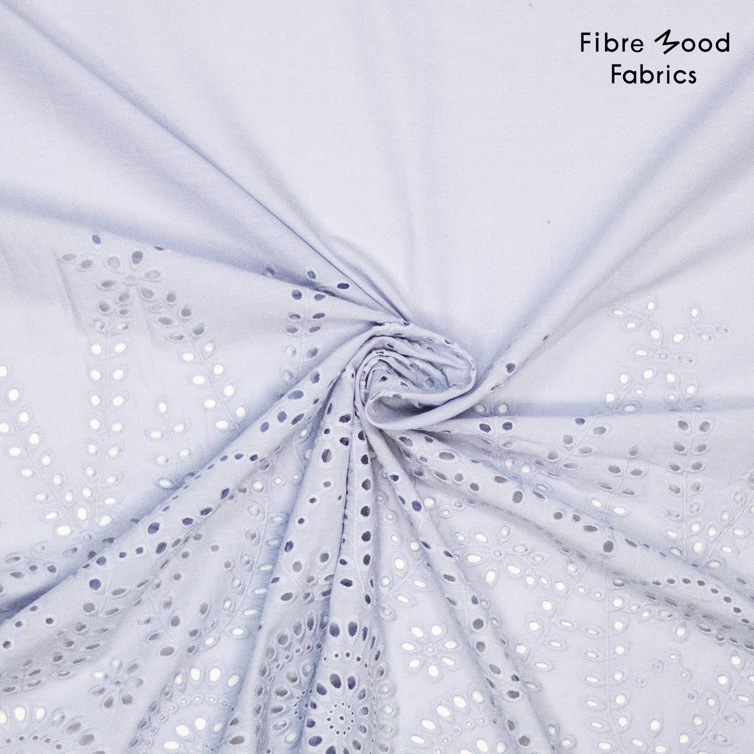 Stof voor Fibre Mood model Storm kopen? Kies deze poplin katoen met embroirdery rand lila met OEKO-TEX Standard 100 certificering.