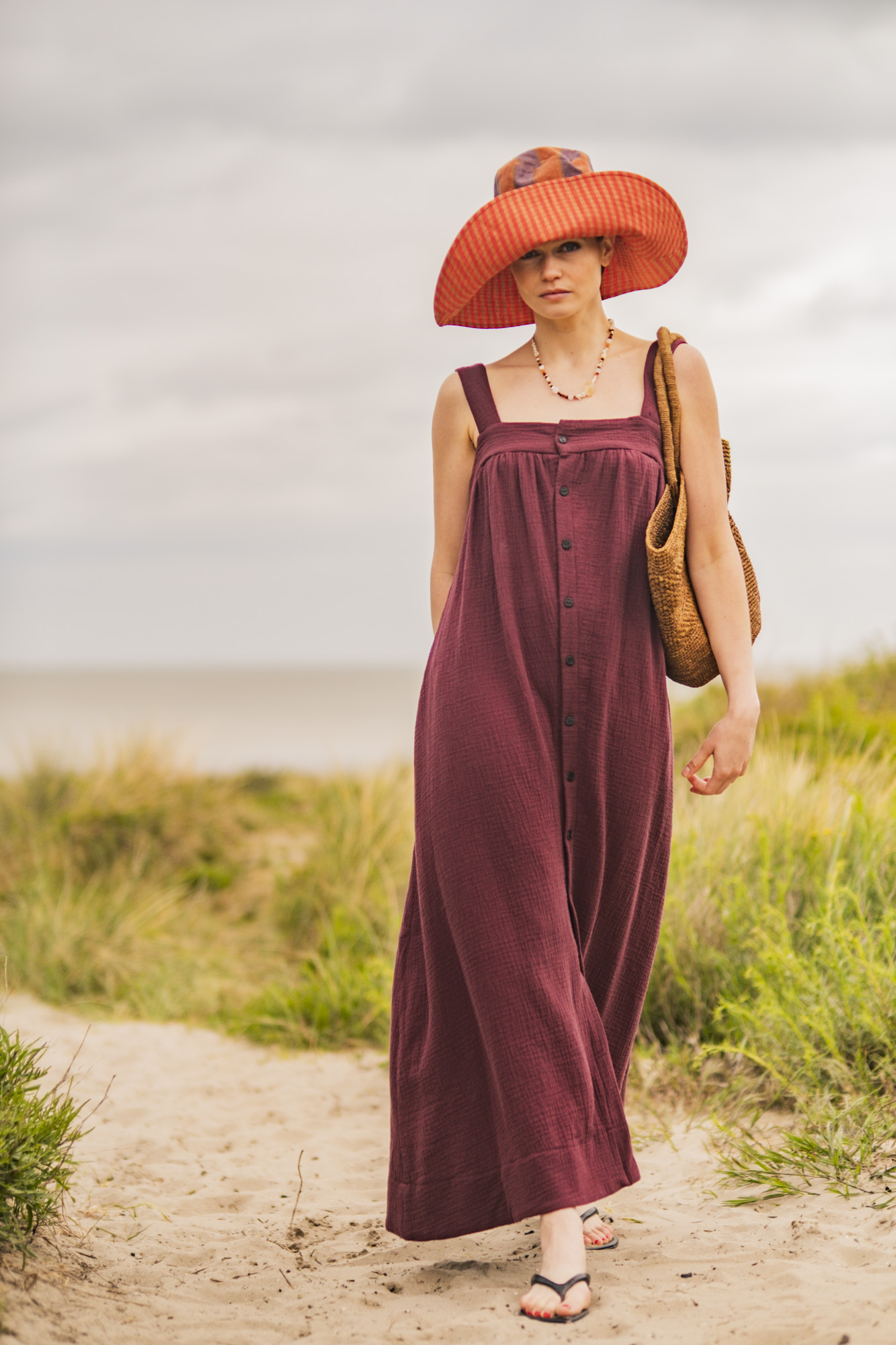 Naai het Fibre Mood model Storm met deze zachte woven cotton slub double gauze in dark bordeaux. Comfortabele kwaliteit met een mooie, natuurlijke uitstraling.