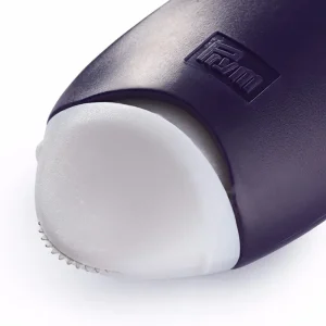 Het krijtradeerwiel Stick uit de Prym Ergonomics-serie is een handig hulpmiddel voor het nauwkeurig markeren van patronen en naailijnen op vrijwel alle stoffen