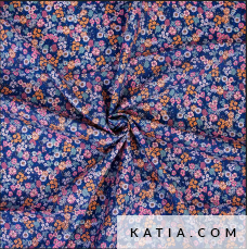 Poplin Ecuadorian Flowers van Katia Fabrics. Zachte katoenen poplin met kleurrijke bloemen op donkerblauw, perfect voor jurken, blouses, rokken en kinderkleding.