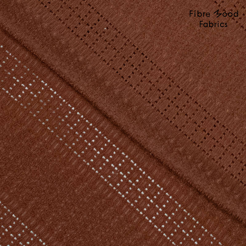 Maak stijlvolle kleding met Fibre Mood Amaya Woven PL/EA Crochet. Een geweven stof met gehaakte uitstraling en lichte stretch, perfect voor gilets, jasjes, tops en rokken.