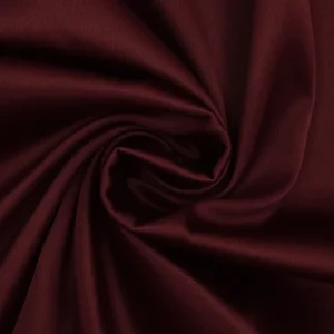 Ontdek Fibre Mood Josse Kiri FM792022-602. Een soepel vallende geweven satijnstof van polyester en elastaan met subtiele glans en lichte stretch. Ideaal voor jurken, blouses, rokken en tops.