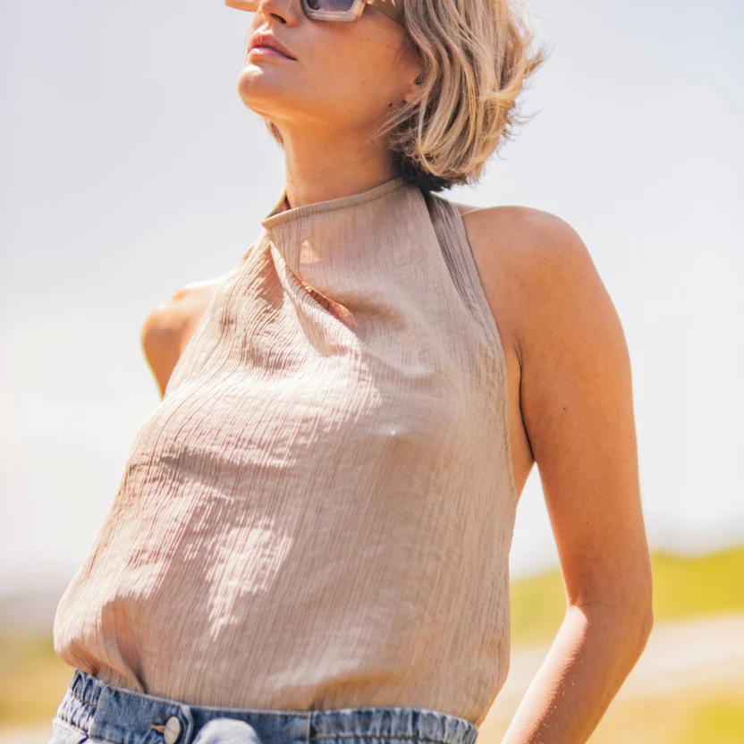 Ontdek Fibre Mood FM792025-321 licht beige. Een soepel vallende geweven stof van Tencel™, nylon, polyester en wol. Ideaal voor blouses, jurken, rokken en broeken.