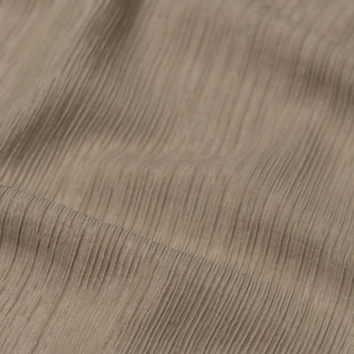 Ontdek Fibre Mood FM792025-321 licht beige. Een soepel vallende geweven stof van Tencel™, nylon, polyester en wol. Ideaal voor blouses, jurken, rokken en broeken.