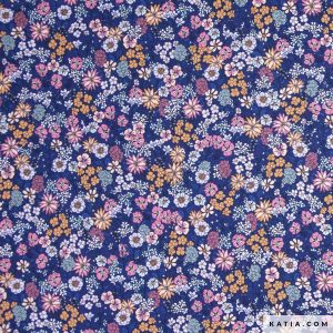 Poplin Ecuadorian Flowers van Katia Fabrics. Zachte katoenen poplin met kleurrijke bloemen op donkerblauw, perfect voor jurken, blouses, rokken en kinderkleding.