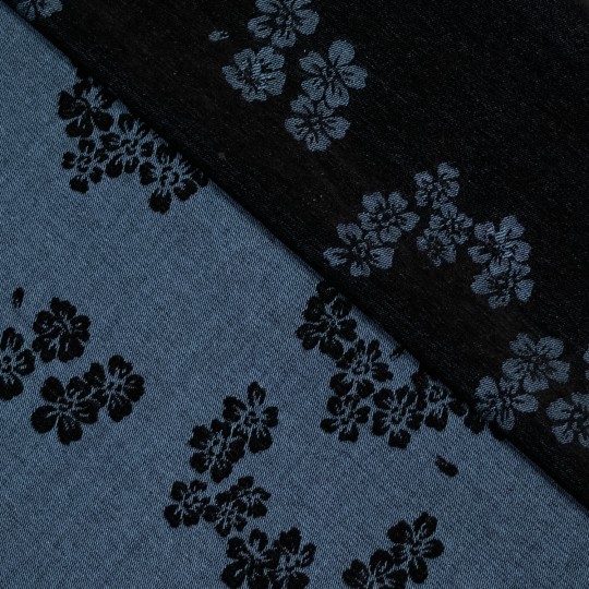 Katoen chenille jacquard met bloemendessin en stoere denim look. Stevige kwaliteit van 405 gr/m², ideaal voor jacks, rokken, broeken en statement items.