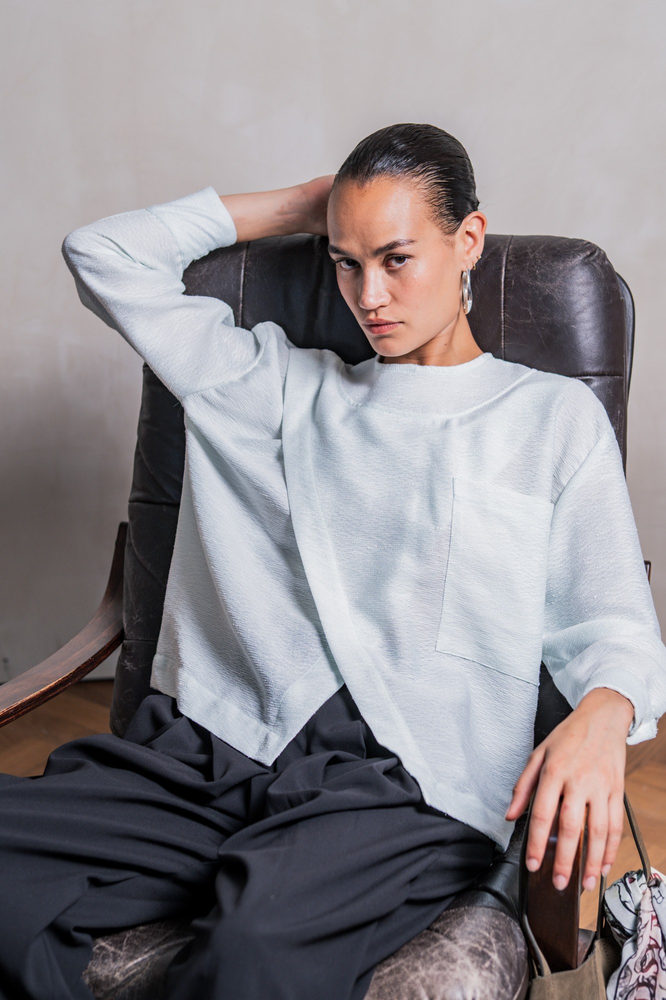Ontdek de Fibre Mood FM417088‑70 crêpestof: een soepele, matte geweven stof met lichte glans, ideaal voor het Veya‑patroon. Perfect voor jurken, blouses en rokken. Verkrijgbaar bij sistersstoffen.nl.