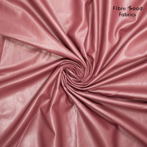 Ontdek de Fibre Mood FM417091‑20 vegan leather: soepel, stijlvol en ideaal voor de modellen Niva en Zafira. Perfect voor broeken, rokken en jasjes. Verkrijgbaar bij sistersstoffen.nl.