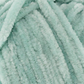 Dompel jezelf onder in de zachte en schattige wereld van Katia Velvet Mini! Dit chenille garen, van uitzonderlijke kwaliteit en levendige kleuren, biedt een unieke brei ervaring