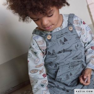 Ontdek Winter Sweat Vintage Trains van Katia Fabrics: een warme, zachte sweatstof met nostalgische treinprint, perfect voor comfortabele kinderkleding.