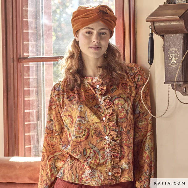 Ontdek Satin Jacquard Print Vintage Époque van Katia Fabrics: een soepel vallende satijn-jacquard met warme boho-print, ideaal voor blouses en jurken.